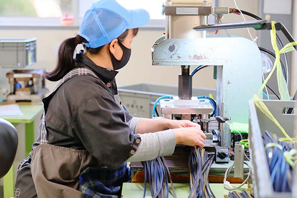 切り欠き（プレス）加工